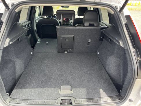 Used 2024 Volvo XC40 B5 Core AWD/4WD image 25