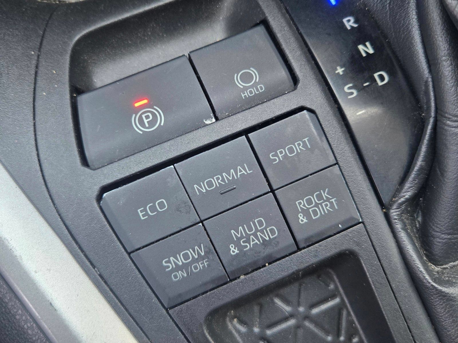 Used 2021 Toyota RAV4 XLE AWD/4WD image 17