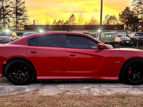 Used 2016 Dodge Charger R/T Scat Pack w/ Technology Group RWD image 8