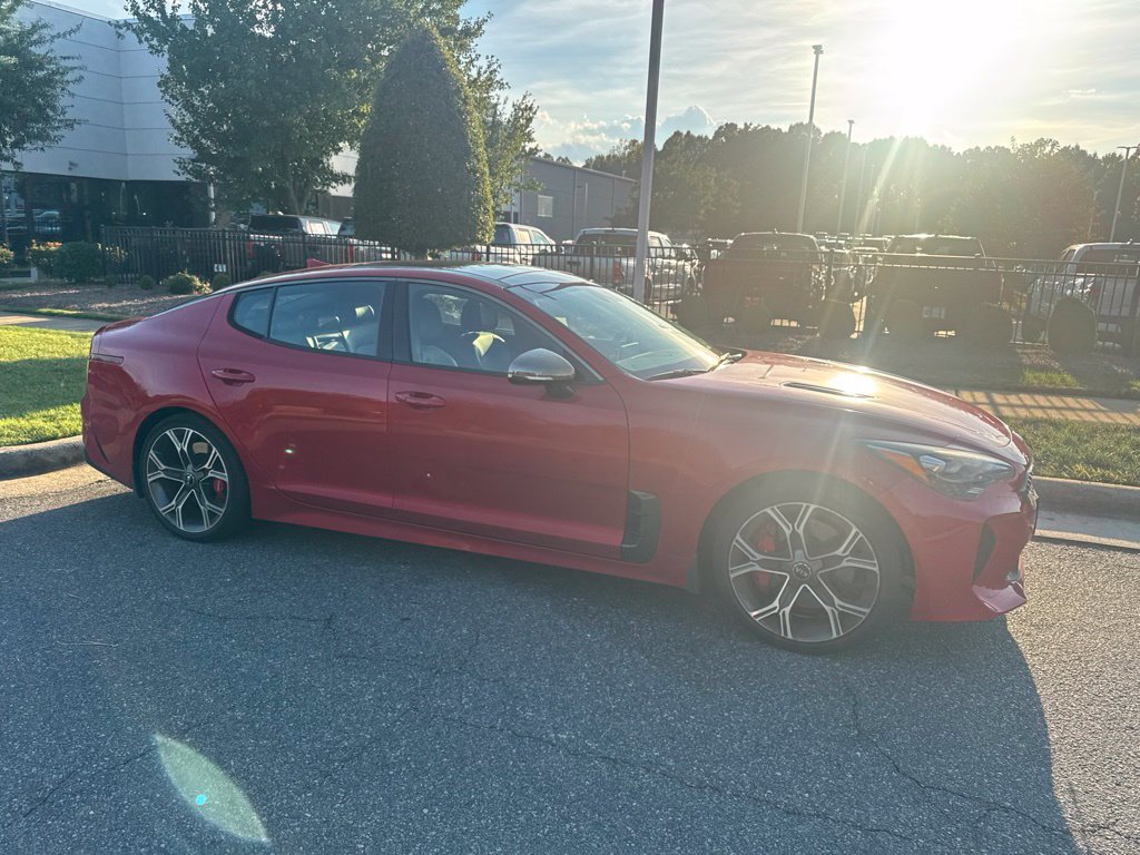 Used 2018 Kia Stinger GT2 RWD image 2