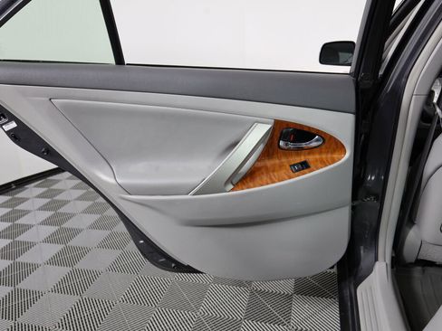 Used 2010 Toyota Camry XLE image 16