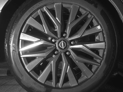 Used 2025 Nissan Altima 2.5 SV FWD image 15