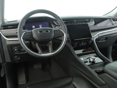 Used 2023 Jeep Grand Cherokee Limited AWD/4WD image 2