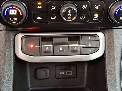 Used 2023 GMC Acadia SLE w/ Driver Convenience Package image 18