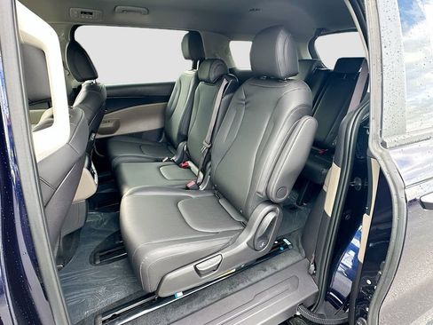 New 2026 Kia Carnival image 24