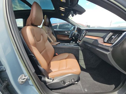 Used 2023 Volvo XC60 B5 Plus FWD image 13