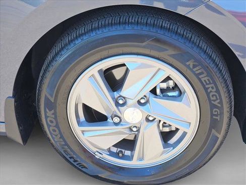 Used 2025 Hyundai Elantra SE image 26