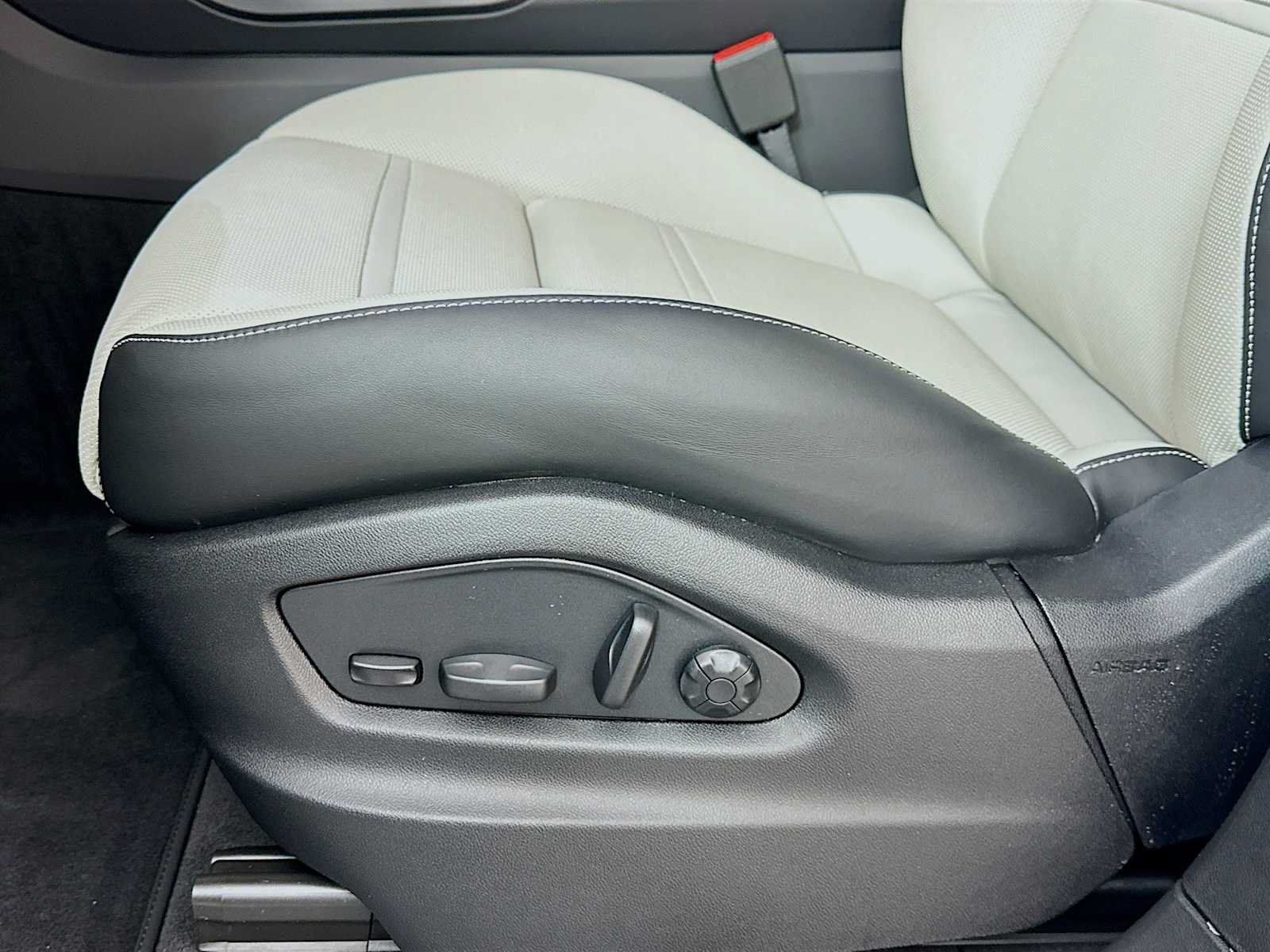 Used 2026 Porsche Cayenne Coupe AWD/4WD image 13