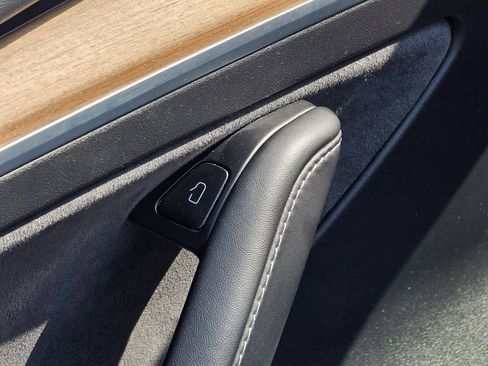 Used 2021 Tesla Model 3 Standard Range image 33