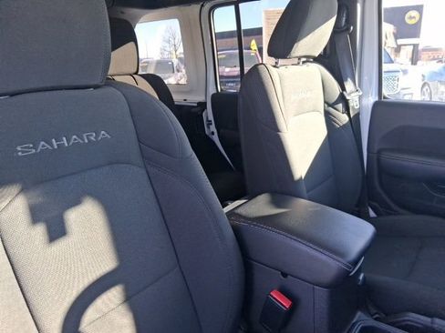 Used 2023 Jeep Wrangler Sahara image 13