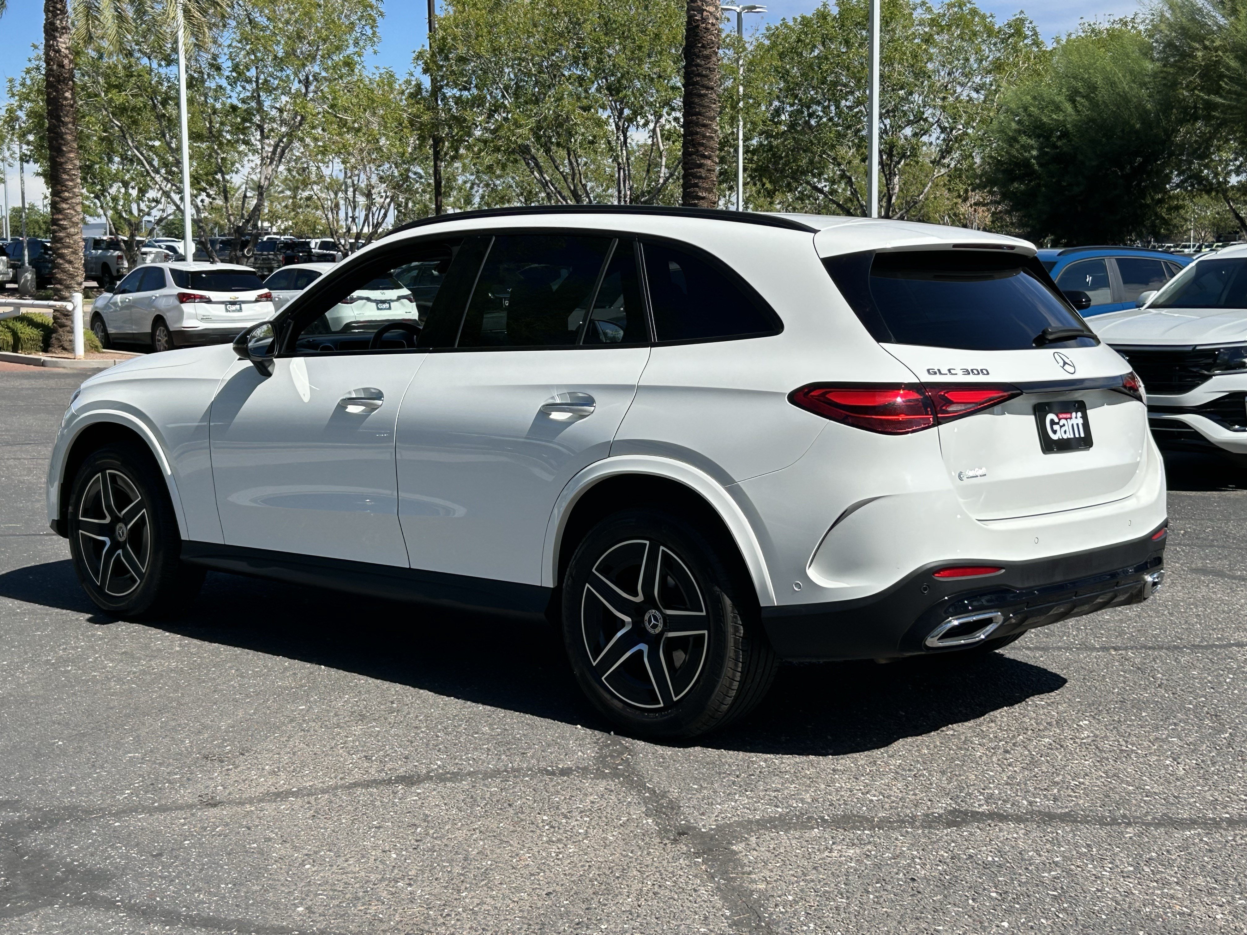Used 2025 Mercedes-Benz GLC 300 image 3