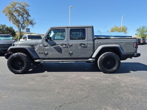 Used 2020 Jeep Gladiator Overland AWD/4WD image 7