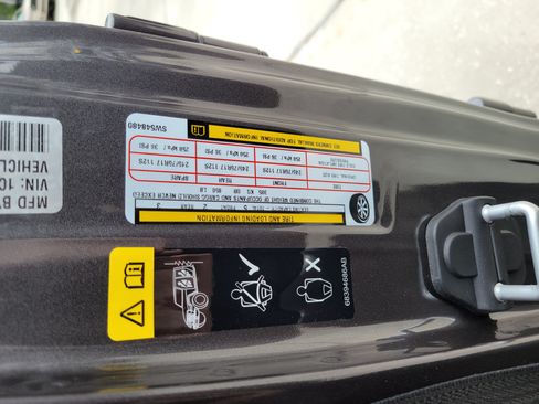 Used 2025 Jeep Wrangler Unlimited Sport AWD/4WD image 5