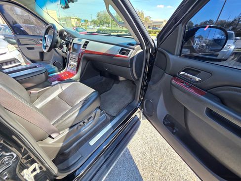 Used 2012 Cadillac Escalade 2WD image 21