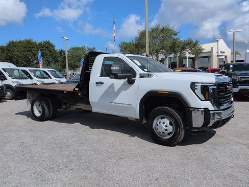 Used 2024 GMC Sierra 3500 Pro AWD/4WD image 2