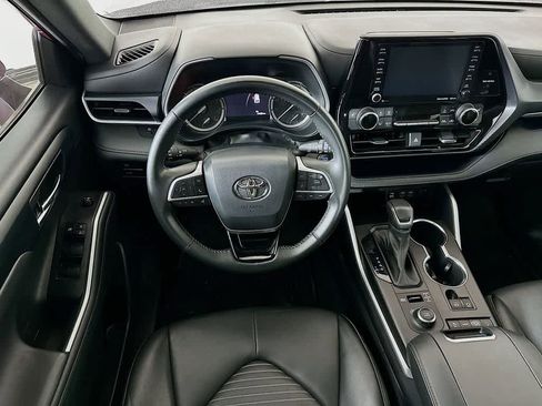 Used 2022 Toyota Highlander XSE AWD/4WD image 10