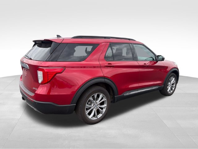 Used 2023 Ford Explorer XLT w/ Equipment Group 202A AWD/4WD image 4