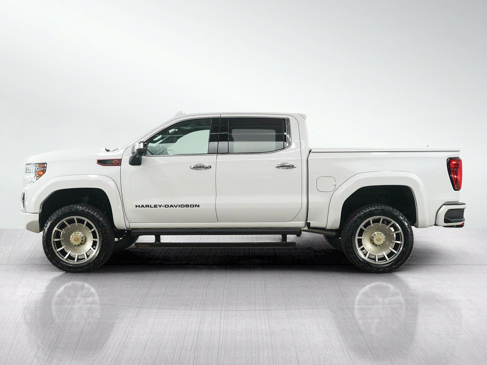 Used 2021 GMC Sierra 1500 SLT w/ SLT Premium Plus Package AWD/4WD image 2