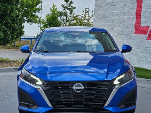 Used 2025 Nissan Altima 2.5 SL FWD image 2