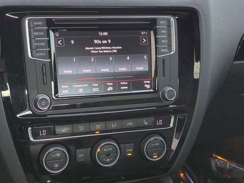 Used 2016 Volkswagen Jetta GLI SE image 29