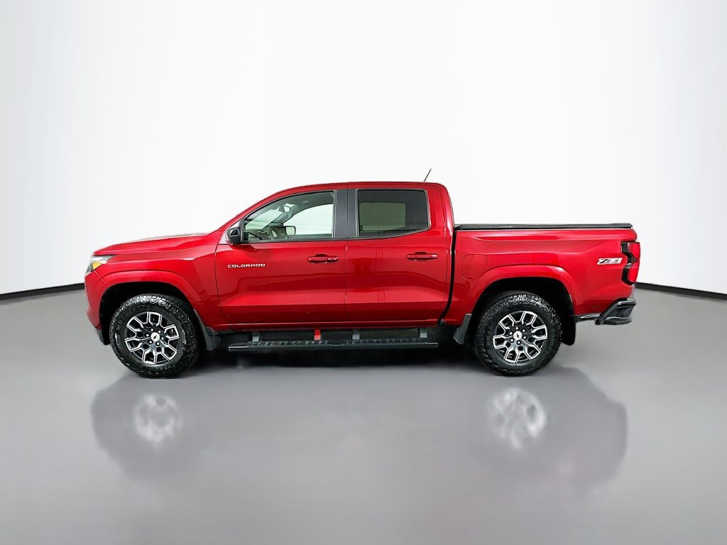 Used 2025 Chevrolet Colorado Z71 w/ Technology Package AWD/4WD image 8