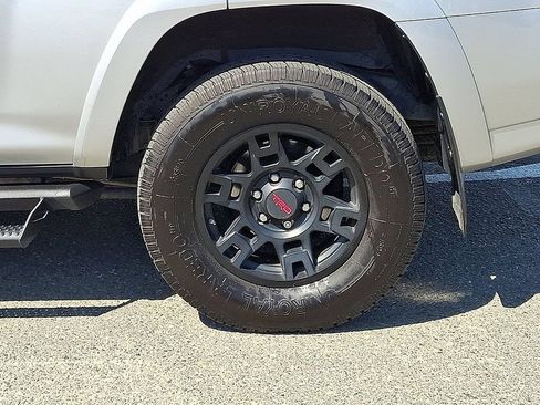 Used 2021 Toyota 4Runner Venture AWD/4WD image 28