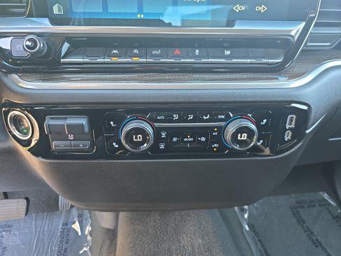 Used 2025 Chevrolet Silverado 1500 LT RWD image 18