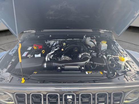 Used 2024 Jeep Gladiator Rubicon AWD/4WD image 35