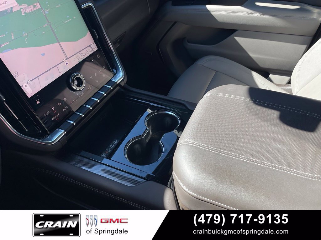 Used 2025 GMC Yukon Elevation w/ Elevation Premium Package AWD/4WD image 20
