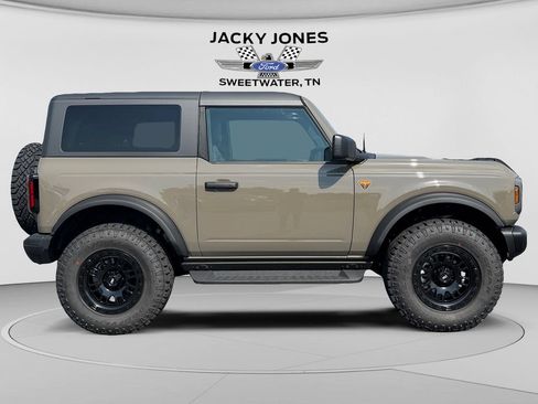 Used 2025 Ford Bronco Badlands w/ Sasquatch Package AWD/4WD image 6