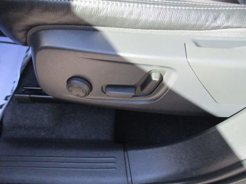 Used 2023 Volvo XC40 B5 Plus w/ Driver Assist Package image 17