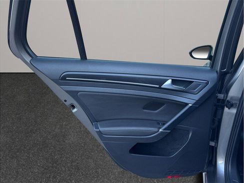 Used 2017 Volkswagen Golf R 4-Door image 37