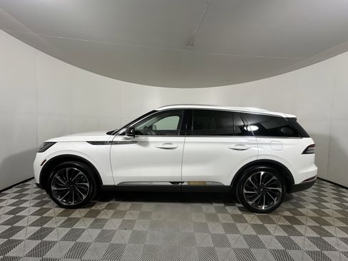 Certified 2025 Lincoln Aviator Reserve w/ Luxury Package image 4