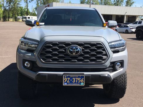 Used 2021 Toyota Tacoma TRD Off-Road w/ Technology Package AWD/4WD image 9