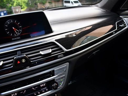 Used 2017 BMW 750i xDrive image 38