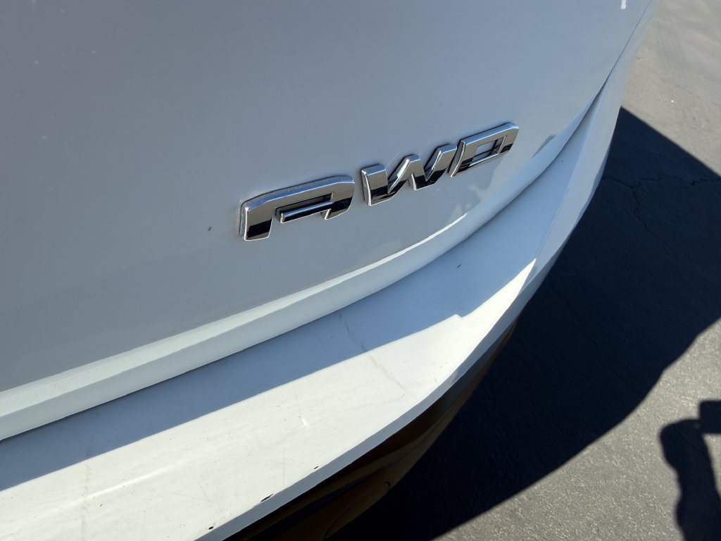 Used 2024 GMC Terrain SLE AWD/4WD image 8