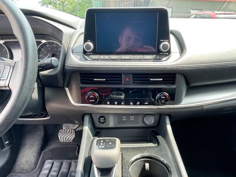 Used 2024 Nissan Rogue SV FWD image 12