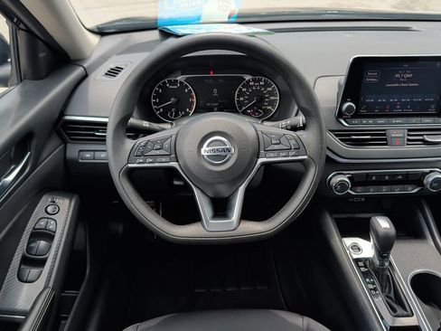 Used 2022 Nissan Altima 2.5 SV FWD image 15