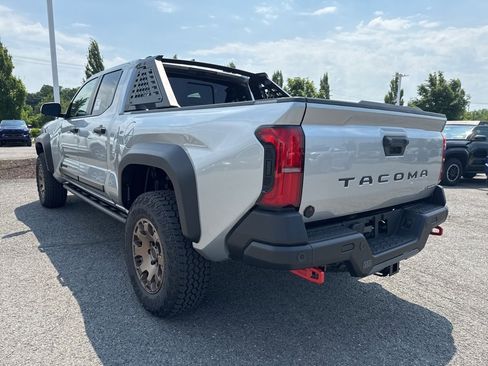 New 2025 Toyota Tacoma Trailhunter image 28