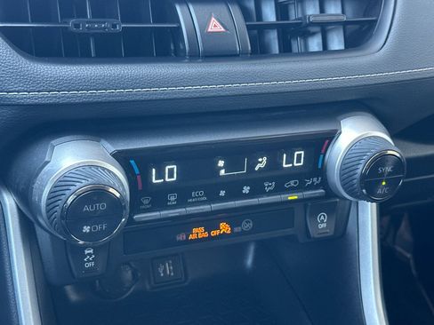 Used 2024 Toyota RAV4 XLE FWD image 19