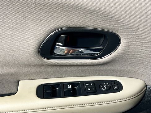 Used 2018 Honda HR-V EX image 16