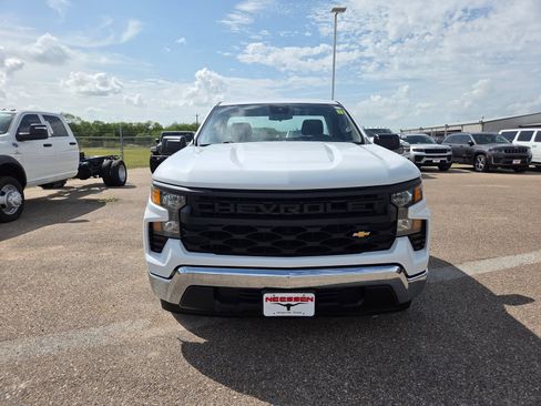 Used 2022 Chevrolet Silverado 1500 W/T RWD image 2