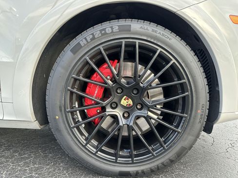 Used 2021 Porsche Cayenne GTS AWD/4WD image 18