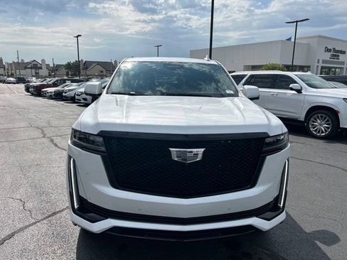 Certified 2023 Cadillac Escalade ESV Sport w/ LPO, ONYX Package AWD/4WD image 3