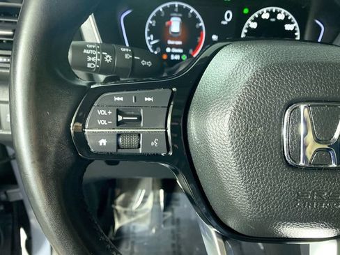 Used 2024 Honda Pilot Touring image 12