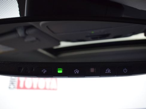 Used 2025 Toyota Sienna XLE image 20