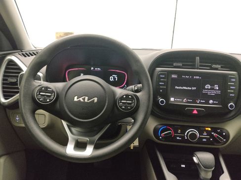 Used 2023 Kia Soul LX w/ LX Technology Package FWD image 22
