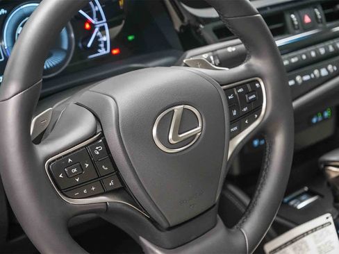 Used 2025 Lexus ES 300h w/ Premium Package image 21