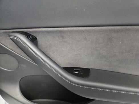 Used 2020 Tesla Model Y Long Range image 8