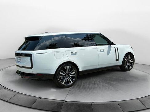 Used 2025 Land Rover Range Rover Long Wheelbase SE AWD/4WD image 7